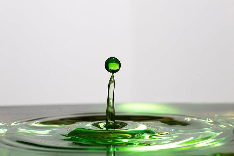 grüner Wassertropfen von Monique de Koning