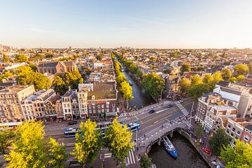 Luchtfoto van de oude binnenstad van Amsterdam van Werner Dieterich