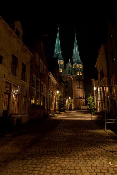 Deventer Bergkerk in de avond van Tonko Oosterink