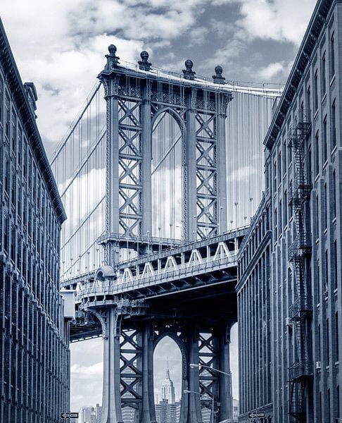 Manhattan Bridge von der Brooklyn Backstreet aus gesehen von Ruurd Dankloff