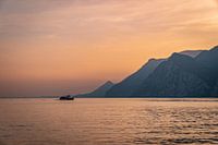 Zonsondergang bij het Gardameer in Italië
