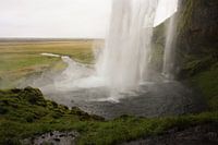 Achter Seljalandsfoss
