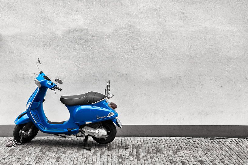 Vespa bleue par Thomas van Galen