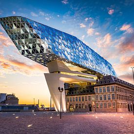 The spaceship has landed  (Haven van Antwerpen 10-06-2017)  van Etienne Hessels