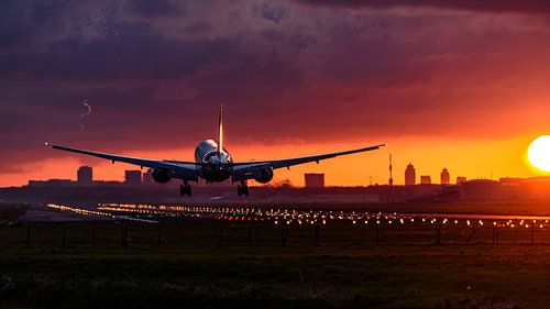 Landende Emirates Skycargo Boeing 777-F1H.