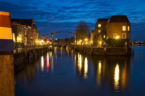 Dordrecht bij avond de Wolwevershaven.