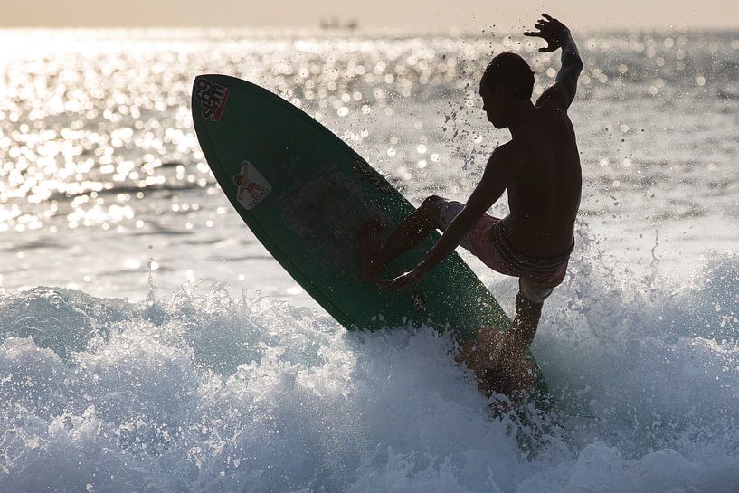 Surfer bij Dreamland Beach Bali von Willem Vernes