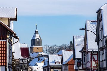 Kerktoren van Herleshausen in de winter van Roland Brack
