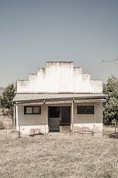 Verlaten huis van Shot by Clint