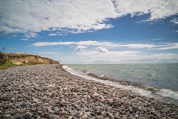 De kiezel strand op Langeland van Tina Linssen