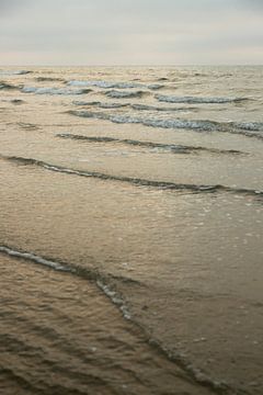 zeezicht met golven op de branding op Ameland van Karijn | Fine art Natuur en Reis Fotografie
