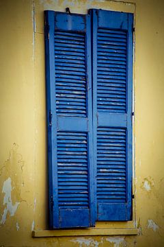 Blue old door;Bleu virile porte; Bleu vieille porte;Bleu vieille porte van Tonny Visser-Vink