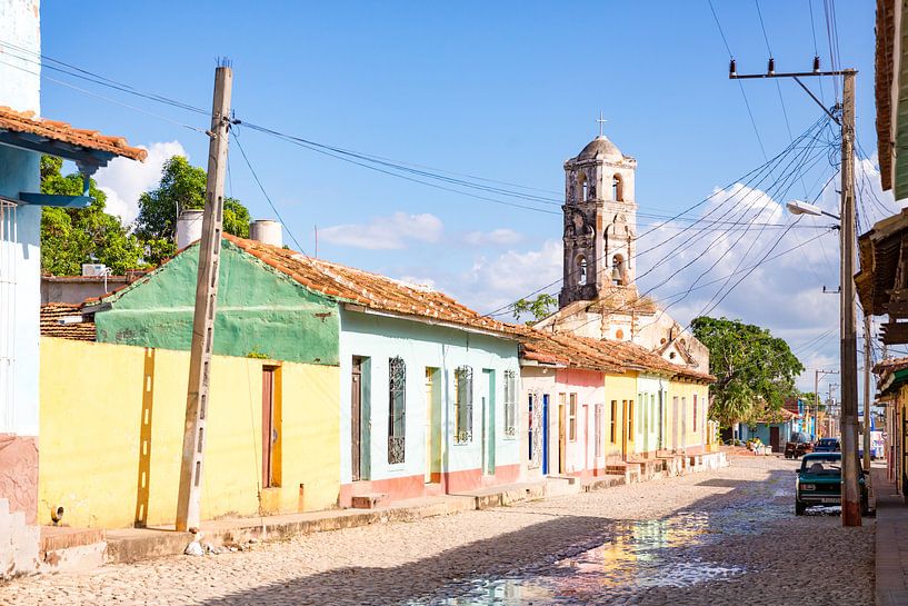Colorful church street in the city of Trinidad in Cuba by Michiel Ton
