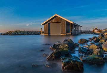 Boathouse ouddorp in de vroege ochtend van petra van oorschot