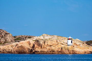 Lighthouse on an archipelago island off the town of Fjällbacka in Sweden by Rico Ködder