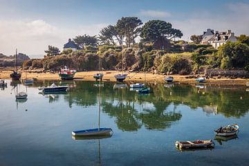 Quiet bay on the Ile de Batz, Brittany by Christian Müringer