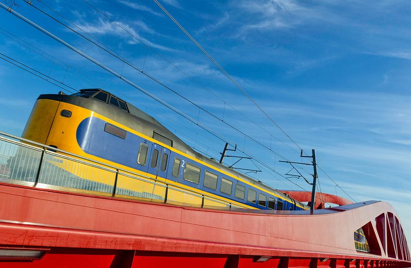 NS intercity trein op de Hanzeboog brug bij Zwolle van Sjoerd van der Wal Fotografie