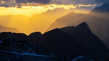 Zonsondergang in de bergen van Slovenië