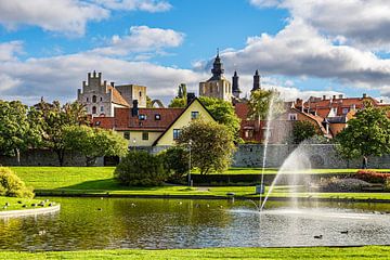 Blick über den Park Almedalen auf die Altstadt von Visby, Schwe von Rico Ködder