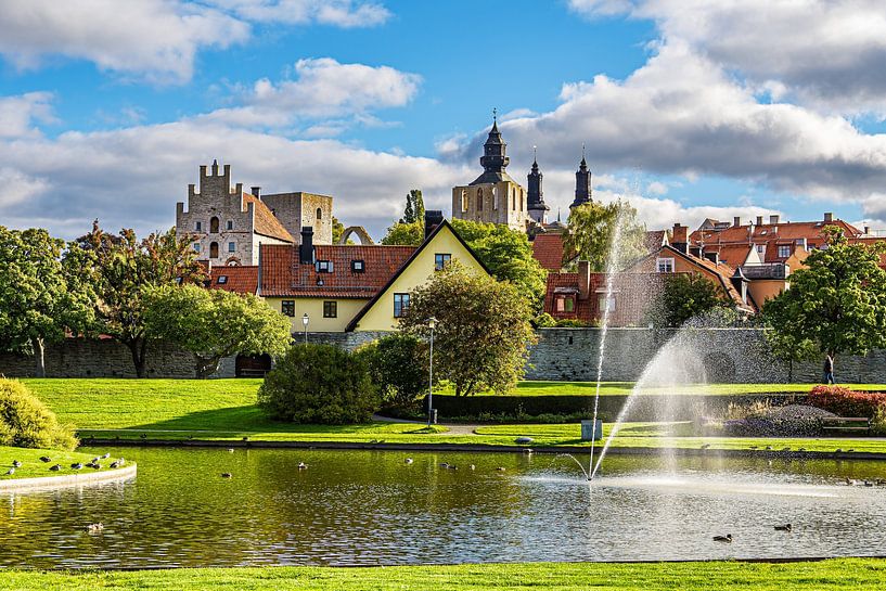Blick über den Park Almedalen auf die Altstadt von Visby, Schwe von Rico Ködder