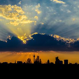 Düsseldorfse skyline zonsondergang van Sebastian Freitag