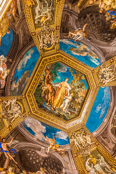Gemälde an der Decke des Vatikanischen Museums in Rom