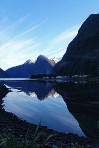 Sonnenaufgang am Milford Sound in Neuseeland von Aagje de Jong