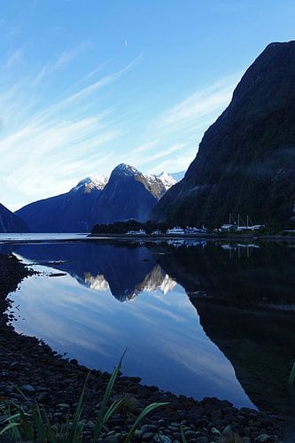 Zonsopgang bij Milford Sound in Nieuw Zeeland