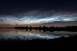 Lichtende nachtwolken van Jannie Bouwman