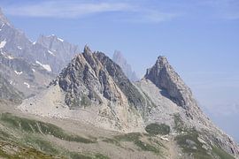 Mont Blanc: A spectacular long-distance hiking trail through France, Italy and Switzerland - full of glaciers, peaks, Alpine meadows and magnificent mountain moments.