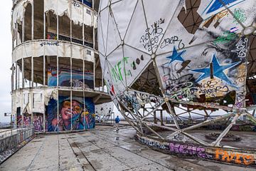 The iconic radar domes by Easycopters