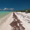 Golfwagen am Strand von Isla Holbox von Moniek van Rijbroek