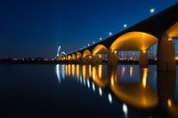 De Oversteek, Nijmegen, bij avond