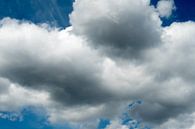 Blick in den Himmel und die Wolken von Jolanda de Jong-Jansen Miniaturansicht