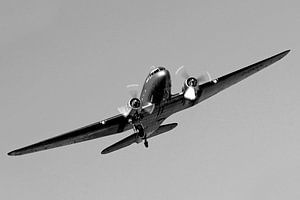 Rosinenbomber im Flug über Berlin