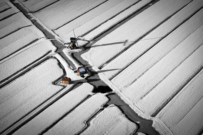 Photo aérienne d'un moulin à vent dans un polder en hiver près de Schoonhoven par Frans Lemmens