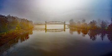 Maagdenburg - De hefbrug op een saaie, mistige dag in november van t.ART