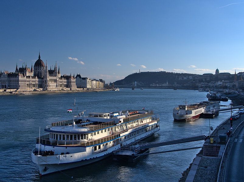 Budapest by Hello Pompoyo