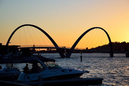 Elizabeth Quay brug bij zonsondergang