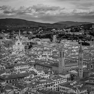 Italië in vierkant zwart wit, uitzicht vanaf Duomo sur Teun Ruijters