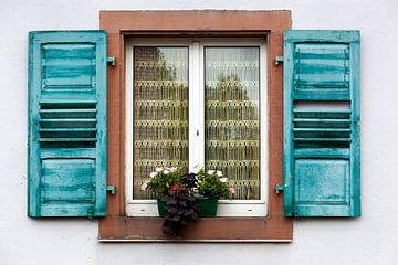 Vintage raam met kanten  gordijnen van Peter de Kievith Fotografie