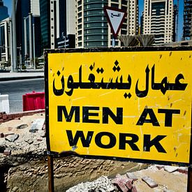 Men at work, Qatar van Kees van Dun