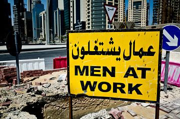 Men at work, Qatar van Kees van Dun