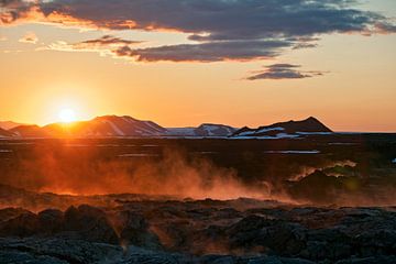 Iceland land of fire by Ab Wubben