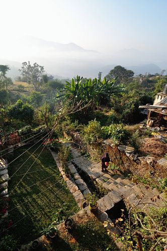 Ochtendwandeling door de wolken (Bandipur Nepal) van Wiljo van Essen