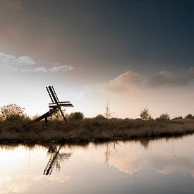 Windmühle in Wassergebiet von Richard Zeinstra