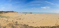 Eb op het strand van Cancale panorama van Dennis van de Water thumbnail