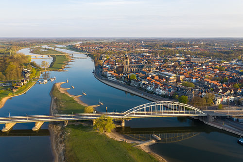 Deventer en de IJssel vanuit de lucht