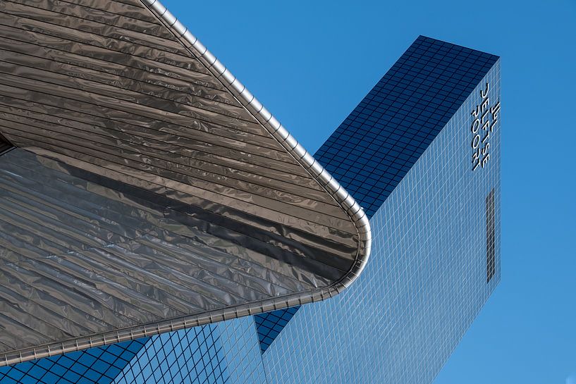 Rotterdam Centraal Station met de Delftse Poort van Mark De Rooij