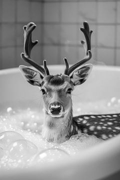Majestueus hert in de badkamer - een betoverende badkamerfoto voor je toilet van Felix Brönnimann